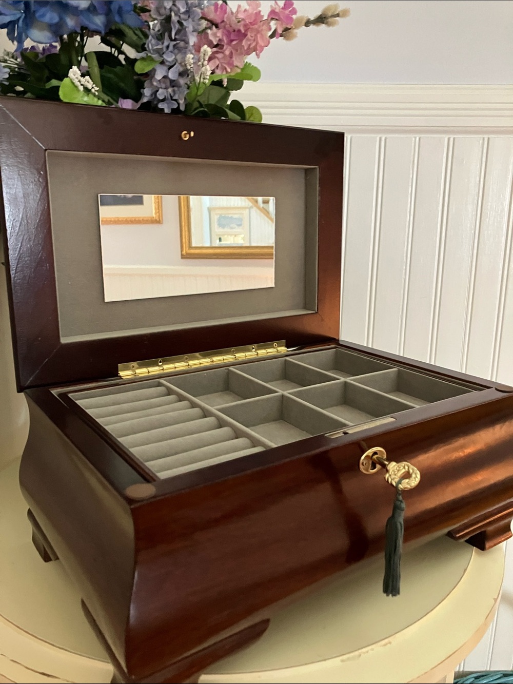 NWOT Beautiful Traditional Dark Wood Jewelry Organizer/Box - Picture 4 of 11